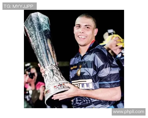 大罗足球传奇风采高清头像欣赏与回顾足球巨星的辉煌瞬间 大罗足球传奇风采高清头像欣赏与回顾足球巨星的辉煌瞬间