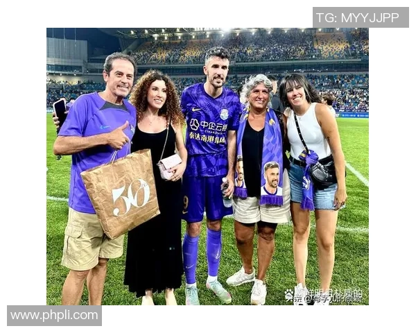 足球明星炫舞瞬间大揭秘精彩花絮视频带你领略不一样的球场魅力 足球明星炫舞瞬间大揭秘精彩花絮视频带你领略不一样的球场魅力