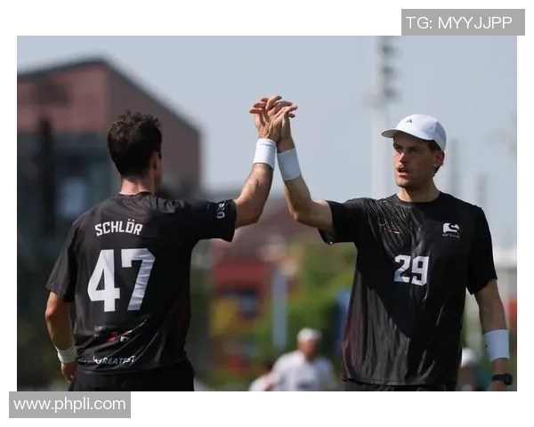 飞盘战术：成都飞盘队的包夹体系_1